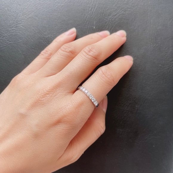 18K Diamond Ring - Picture 9 of 10